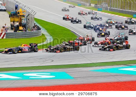 Sepang, Malaysia - April 10: Biler på banen på løb i formel 1 Gp, April 10 2011, Sepang, Malaysia.
