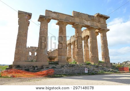 Selinunte, Sicily. Temple Of Hera, Ancient Greek Ruins In Italy, Doric Architecture