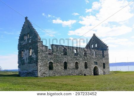 Visingso, Sweden - Apr 14, 2019: The Ruins Of The Visingsborg Castle Built By The Brahe Family In 15