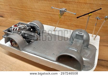 Modeling.  Build A Scale Model Of The Car. The Engine With Exhaust, Gearbox And Suspension Are Paint