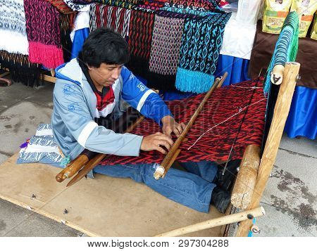 Cuenca, Ecuador - April 14, 2017: Ecuadorian Man Is Weaving Scarf Or Macana By Hand With Cotton Thre
