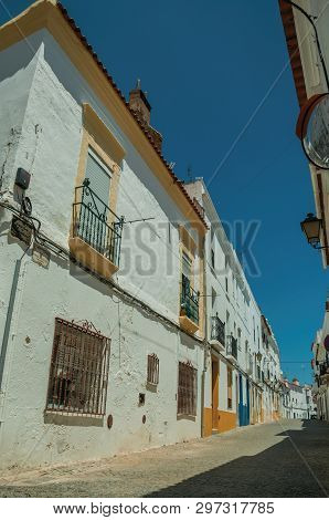 Campo Maior, Portugal - July 08, 2018. Old Mansion In Front Of Deserted Square With Dry Fountain At 