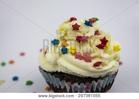Fresh Cupcake, Cooked At Home. Cupcake Decorated With Cream On A White Background. Freshly Baked Cup