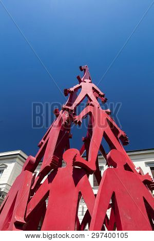 Sculpture Outside La Spezia Railway Station, Le Spezia, Italy, 20th May 2016
