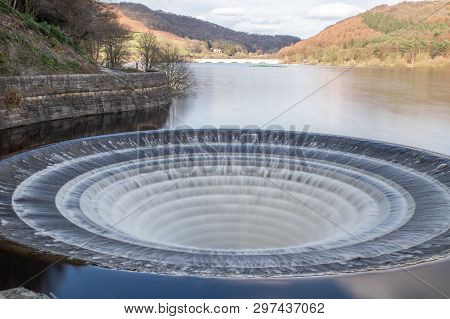 Overflow Or Bellmouth, Ladybower Reservoir In The Peak District National Park. The Reservoir Has Two