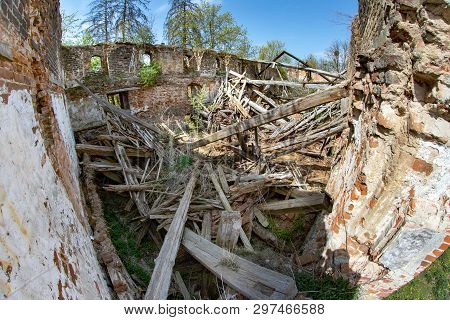 Pokrzywno, Kujawsko-pomorskie / Poland - April, 24, 2019: Ruins Of The Teutonic Castle In A Small To