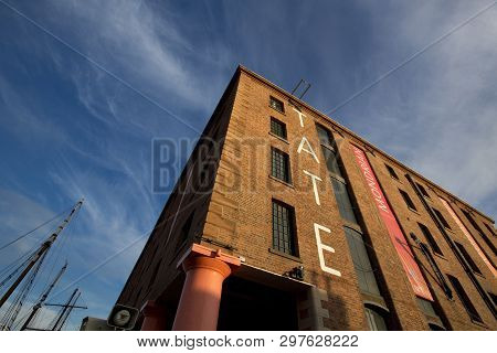 The Tate Liverpool Art Gallery In The Albert Dock Area In Liverpool, Merseyside, Uk - 11th June 2014
