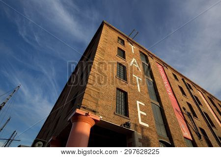 The Tate Liverpool Art Gallery In The Albert Dock Area In Liverpool, Merseyside, Uk - 11th June 2014