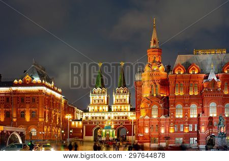 City The Moscow .manezhnaya Square Moscow,state Historical Museum.chapel Of The Iveron Icon Of The M