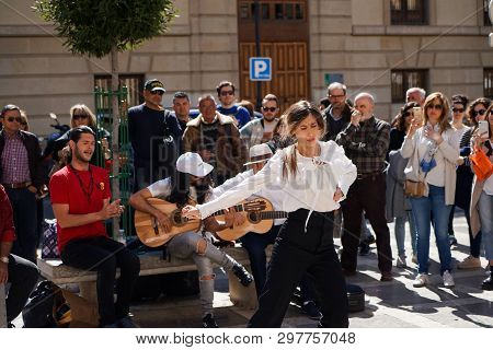 Granada, Spain 10Th March 2019: Flamenco Dancer Dances For Tourists In Plaza Nueva.
