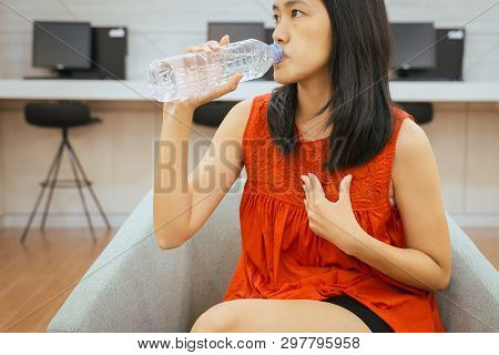 Asian Woman Having Or Symptomatic Reflux Acids,gastroesophageal Reflux Disease,because The Esophagea