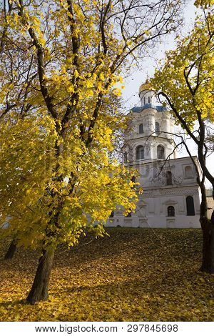 Autumn In Chernihiv Park. Ancient Chernihiv Collegium In  Historical Center Of Chernihiv City On Bac