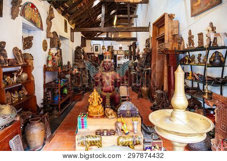 Cochin, India - March 14, 2012: Souvenir Shop At The Market Street In Fort Kochi In Cochin City, Ind