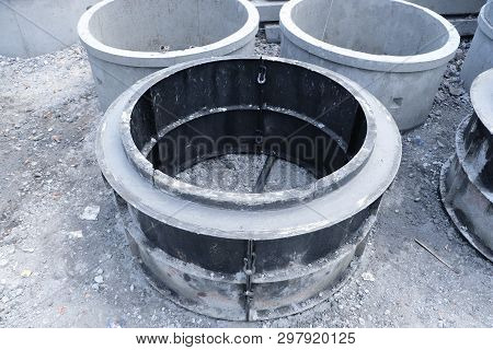 Stacking Of Precast Reinforced Concrete Pipes Or Culvert