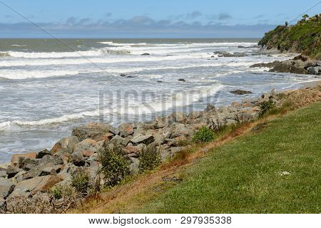 Big Waves And Huge Boulders On The Pacific Ocean Coast Near The Kaka Point