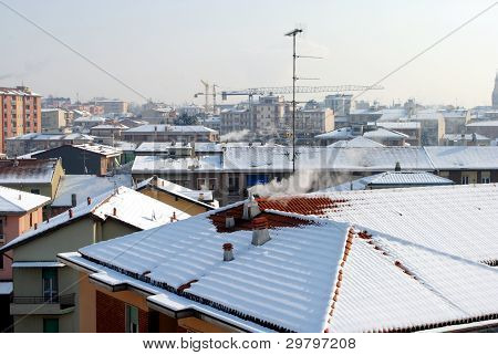 neve cobriu telhados com chimneypots de fumar
