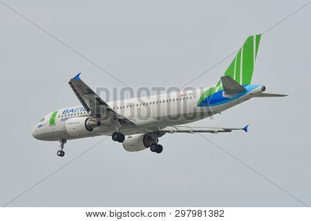 Airplane Landing At Saigon Airport (sgn)