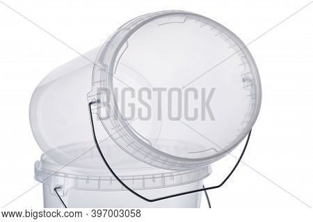 3000 Ml Transparent Oval Plastic Bucket With Transparent Lid, Plastic Containers On White Background
