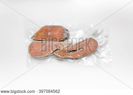 Frozen Fish Steaks In Vacuum Packing.vacuum-packed Chum Salmon Fish Steaks