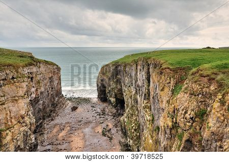 Raming Hole, pobřežní funkce v hrabství Pembrokeshire.