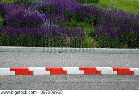 Vehicle Protection Entry Barrier, Lane-to-lane Crossing Road Markings Deceleration Element In Traffi