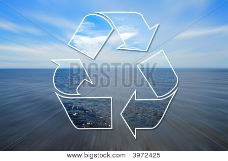 Freier Anblick der Natur durch ein recycling-Zeichen