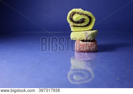 Turkish rahat onion pastila is a slide stack on top of each other on a blue background copyspace pla