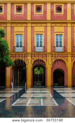 Севилья здание