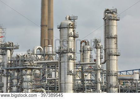 Structures of on oil refinery and chemical plant