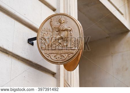 Bordeaux , Aquitaine  France - 11 21 2020 : Notaire Golden French Sign Text And Gold Logo Front Of N