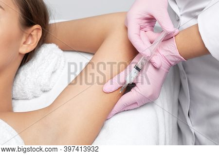 Aesthetic Cosmetologist Makes Lipolytic Injections To Burn Fat On The Arm And Body Of A Woman. Femal