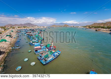 Vietnam Ocean Road From Phan Rang To Cam Ranh