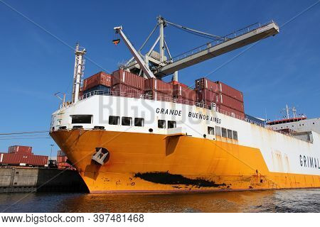Hamburg, Germany - August 28, 2014: Grande Buenos Aires Of Grimaldi Lines Is Loaded In Port Of Hambu