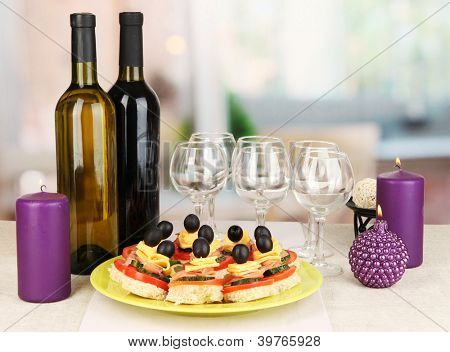 Canapés e vinhos no restaurante