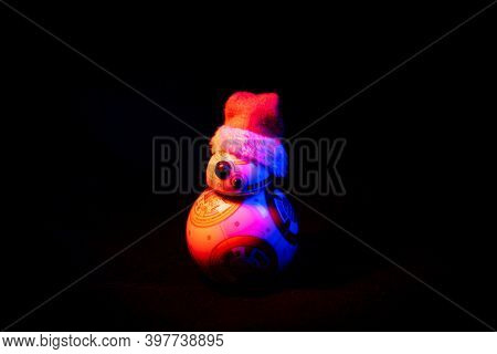 Caba, Argentina, November 28, 2020: Lovely Droid Bb-8 From Star Wars, Wearing A Christmas Hat In Dar