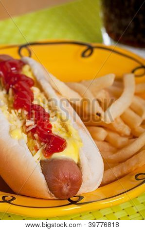 panino Hot Dog con patatine fritte