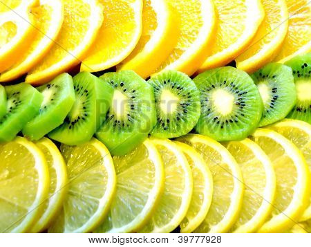 Fruits assortis - orange, de citron et de kiwi