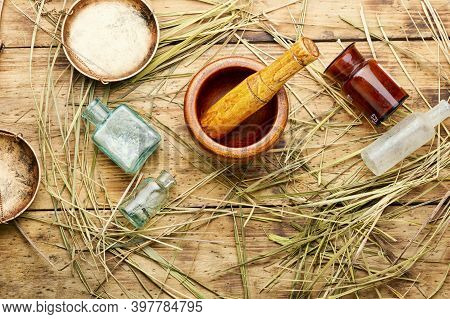 Hierochloe In Herbal Medicine