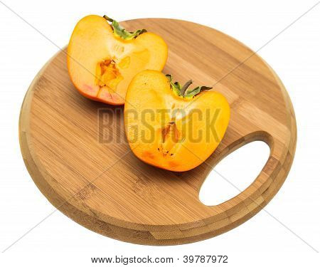 Persimmon på et skærebræt