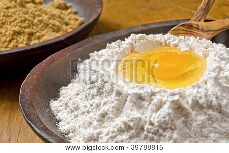 Farinha com ovo bem e doure o açúcar