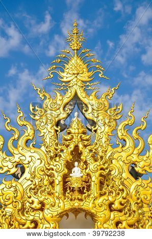 Slavný kostel zlata v severním Thajsku Wat Rong Khun, Chiang Rai provincie,