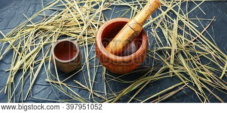 Hierochloe In Herbal Medicine