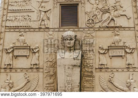 Egyptian Gate Pyramid Tower Architecture Bird Antique Column Nemes And Horus