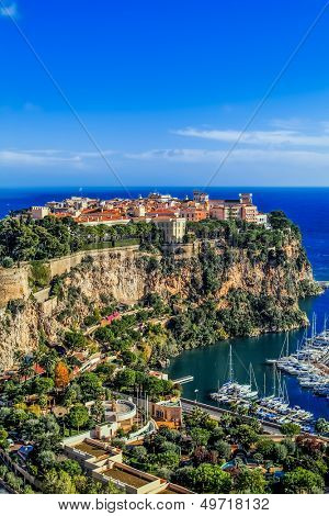 o rock da cidade do Principado de Mônaco e monte carlo, no sul da França