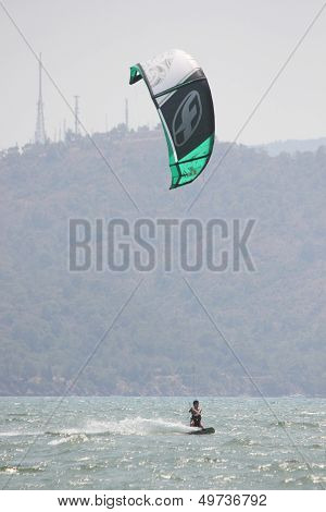 Kitesurfing