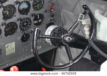 DC3 cockpit steering pilot