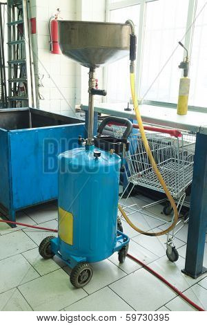 The image of tank for used crankcase oil