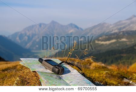 Navigate with GPS in the mountain
