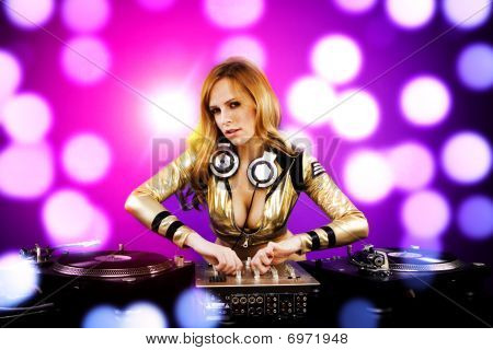 Kaunis Dj tyttö