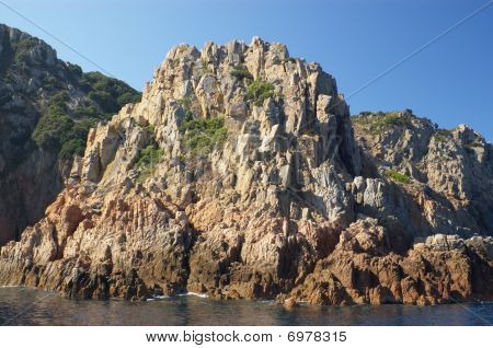 Scasndola 的海边岩石
